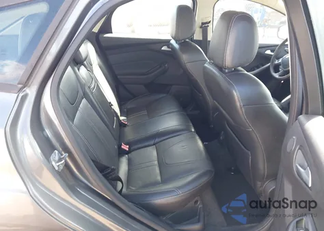 2013 Ford Focus Se z USA, uszkodzony, nr VIN 1FADP3K22DL210008